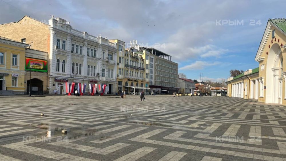 В Феодосии на привокзальной площади появится каток В Феодосии на привокзальной площади появится каток