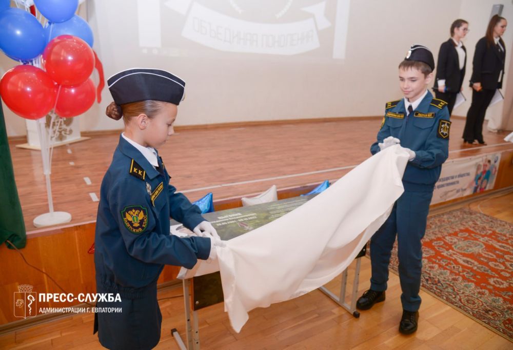 В школе №14 торжественно открыли «Парты Героев» В школе №14 торжественно открыли «Парты Героев»