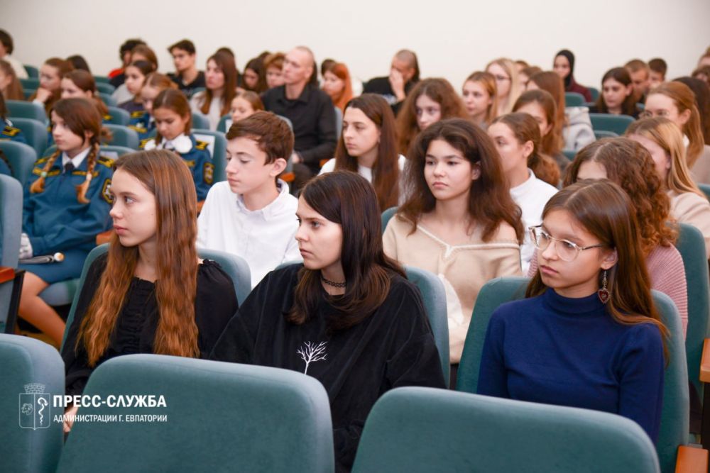 В школе №14 торжественно открыли «Парты Героев» В школе №14 торжественно открыли «Парты Героев»