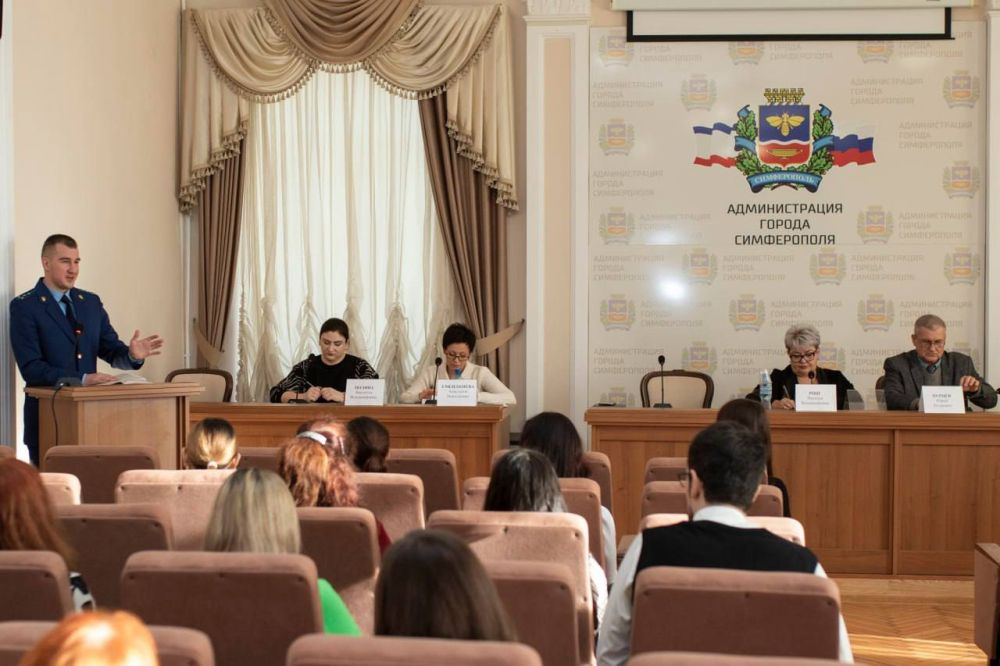 В преддверии Международного дня борьбы с коррупцией прокуратура города Симферополя провела просветительское мероприятие по повышению уровня правосознания и популяризации антикоррупционного стандарта поведения муниципальных... В преддверии Международного дня борьбы с коррупцией прокуратура города Симферополя провела просветительское мероприятие по повышению уровня правосознания и популяризации антикоррупционного стандарта поведения муниципальных...