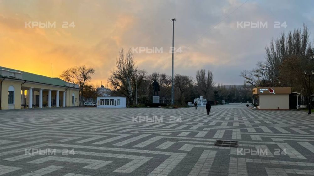 В Феодосии на привокзальной площади появится каток В Феодосии на привокзальной площади появится каток