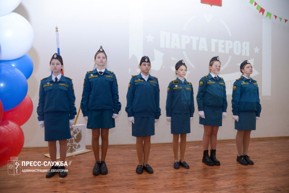 В школе №14 торжественно открыли «Парты Героев» В школе №14 торжественно открыли «Парты Героев»