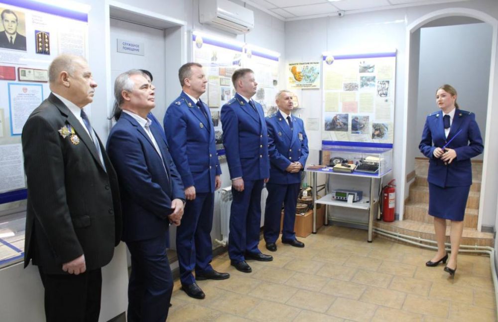 В Керченской межрайонной природоохранной прокуратуре состоялось открытие музея прокуратуры В Керченской межрайонной природоохранной прокуратуре состоялось открытие музея прокуратуры