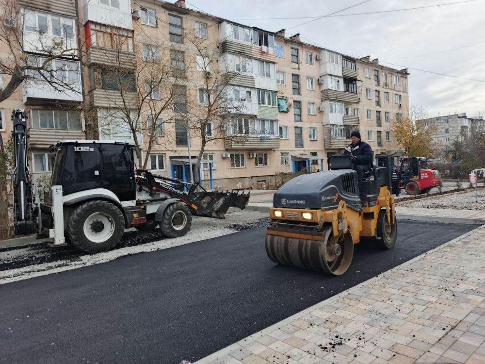 Александр Юрьев: Проверил ход работ по благоустройству двора по ул. Советская, 4, 6, 8, 10 и капитальному ремонту внутридворовых проездов по ул. Некрасова, 45, 47 и 53 Александр Юрьев: Проверил ход работ по благоустройству двора по ул. Советская, 4, 6, 8, 10 и капитальному ремонту внутридворовых проездов по ул. Некрасова, 45, 47 и 53