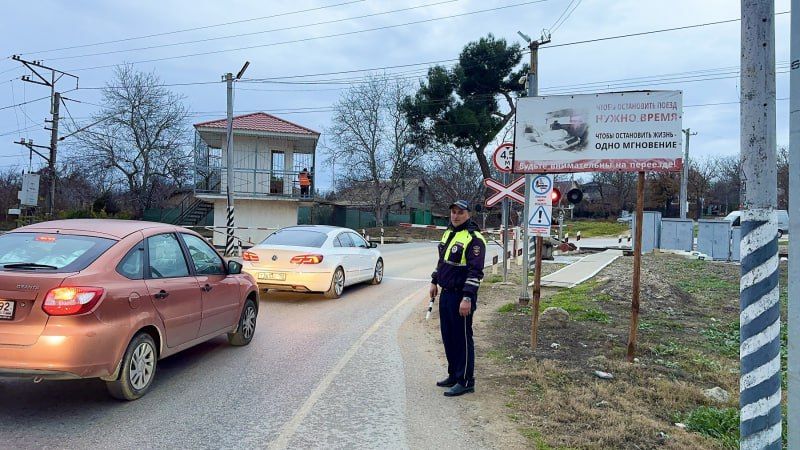 Автоинспекторы Севастополя провели профилактический рейд по безопасности на железнодорожных переездах Автоинспекторы Севастополя провели профилактический рейд по безопасности на железнодорожных переездах
