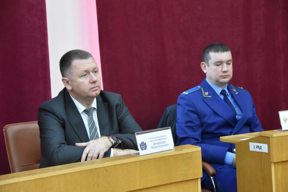 Сегодня под руководством главы муниципального образования городской округ Симферополь Республики Крым – председателя Симферопольского городского совета Виктора Агеева состоялась внеочередная 9-я сессия Симферопольского... Сегодня под руководством главы муниципального образования городской округ Симферополь Республики Крым – председателя Симферопольского городского совета Виктора Агеева состоялась внеочередная 9-я сессия Симферопольского...