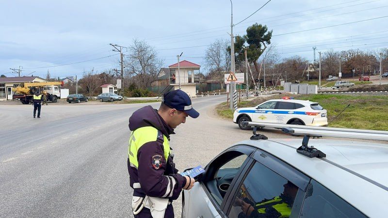 Автоинспекторы Севастополя провели профилактический рейд по безопасности на железнодорожных переездах Автоинспекторы Севастополя провели профилактический рейд по безопасности на железнодорожных переездах