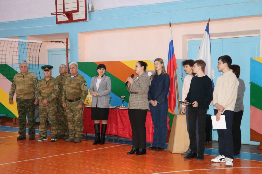 В спортивном зале специализированной школы № 2 сегодня собрались лучшие волейбольные команды города для торжественного открытия школьной лиги, посвященной 80-летию Победы нашего народа в Великой Отечественной войне В спортивном зале специализированной школы № 2 сегодня собрались лучшие волейбольные команды города для торжественного открытия школьной лиги, посвященной 80-летию Победы нашего народа в Великой Отечественной войне