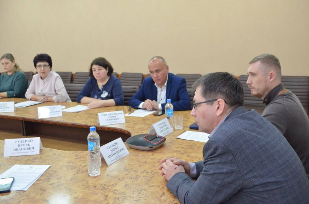 В администрации Белогорского района прошло совещание о принимаемых мерах по погашению задолженности по заработной плате наемным работникам на предприятиях-банкротах В администрации Белогорского района прошло совещание о принимаемых мерах по погашению задолженности по заработной плате наемным работникам на предприятиях-банкротах