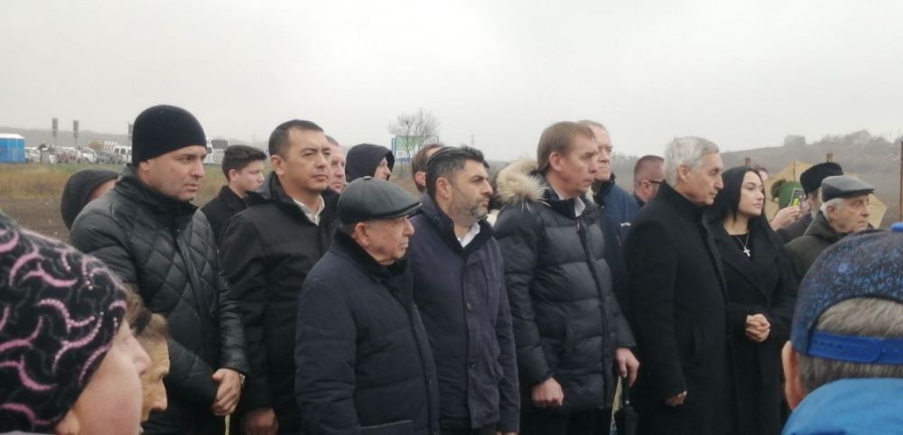 11 декабря в крымской столице прошли траурные мероприятия, приуроченные ко Дню памяти евреев и крымчаков – жертв нацизма, массово расстрелянных на 10-м километре Феодосийского шоссе 11 декабря в крымской столице прошли траурные мероприятия, приуроченные ко Дню памяти евреев и крымчаков – жертв нацизма, массово расстрелянных на 10-м километре Феодосийского шоссе