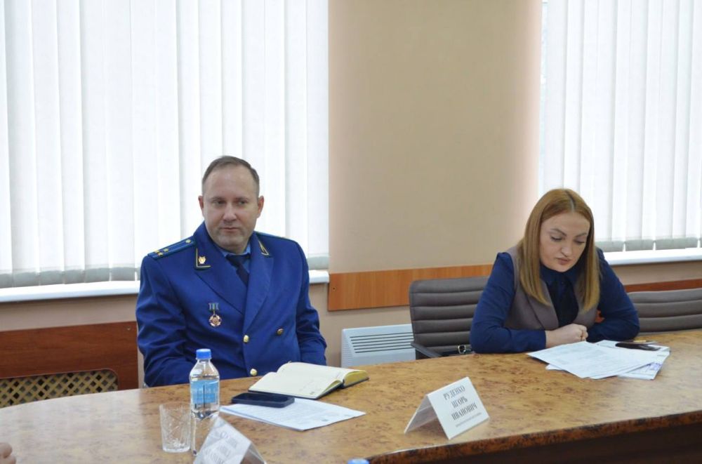 В администрации Белогорского района прошло совещание о принимаемых мерах по погашению задолженности по заработной плате наемным работникам на предприятиях-банкротах В администрации Белогорского района прошло совещание о принимаемых мерах по погашению задолженности по заработной плате наемным работникам на предприятиях-банкротах