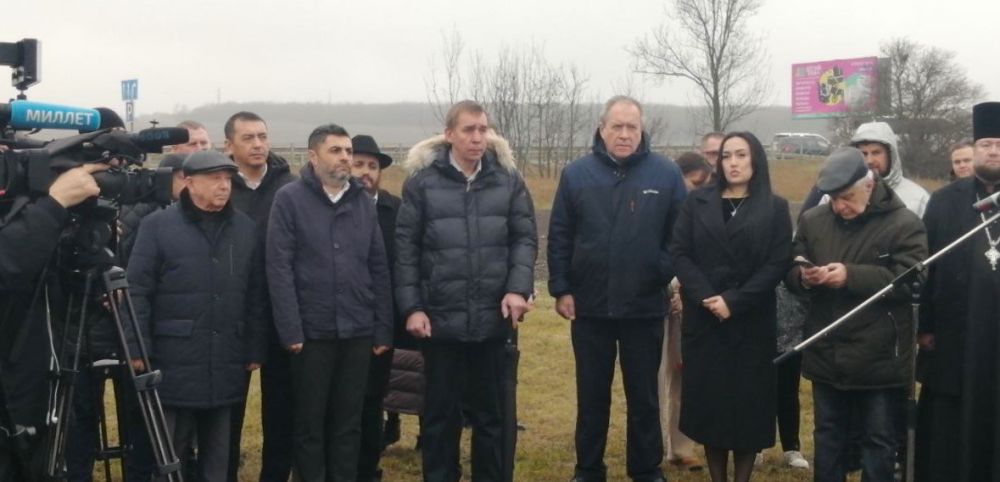 11 декабря в крымской столице прошли траурные мероприятия, приуроченные ко Дню памяти евреев и крымчаков – жертв нацизма, массово расстрелянных на 10-м километре Феодосийского шоссе 11 декабря в крымской столице прошли траурные мероприятия, приуроченные ко Дню памяти евреев и крымчаков – жертв нацизма, массово расстрелянных на 10-м километре Феодосийского шоссе