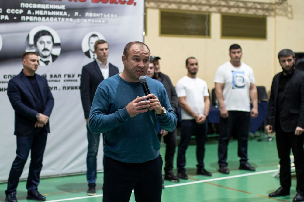 11 декабря в Симферополе состоялось открытие муниципальных соревнований по боксу в честь выдающихся тренеров 11 декабря в Симферополе состоялось открытие муниципальных соревнований по боксу в честь выдающихся тренеров