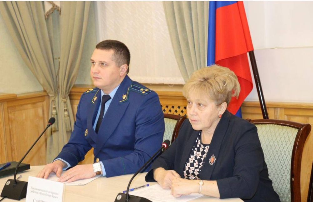 Сегодня, 12 декабря 2024 года, заместитель прокурора республики Леонид Селивёрстов и Уполномоченный по правам ребенка в Республике Крым Светлана Савченко провели совместный прием граждан Сегодня, 12 декабря 2024 года, заместитель прокурора республики Леонид Селивёрстов и Уполномоченный по правам ребенка в Республике Крым Светлана Савченко провели совместный прием граждан