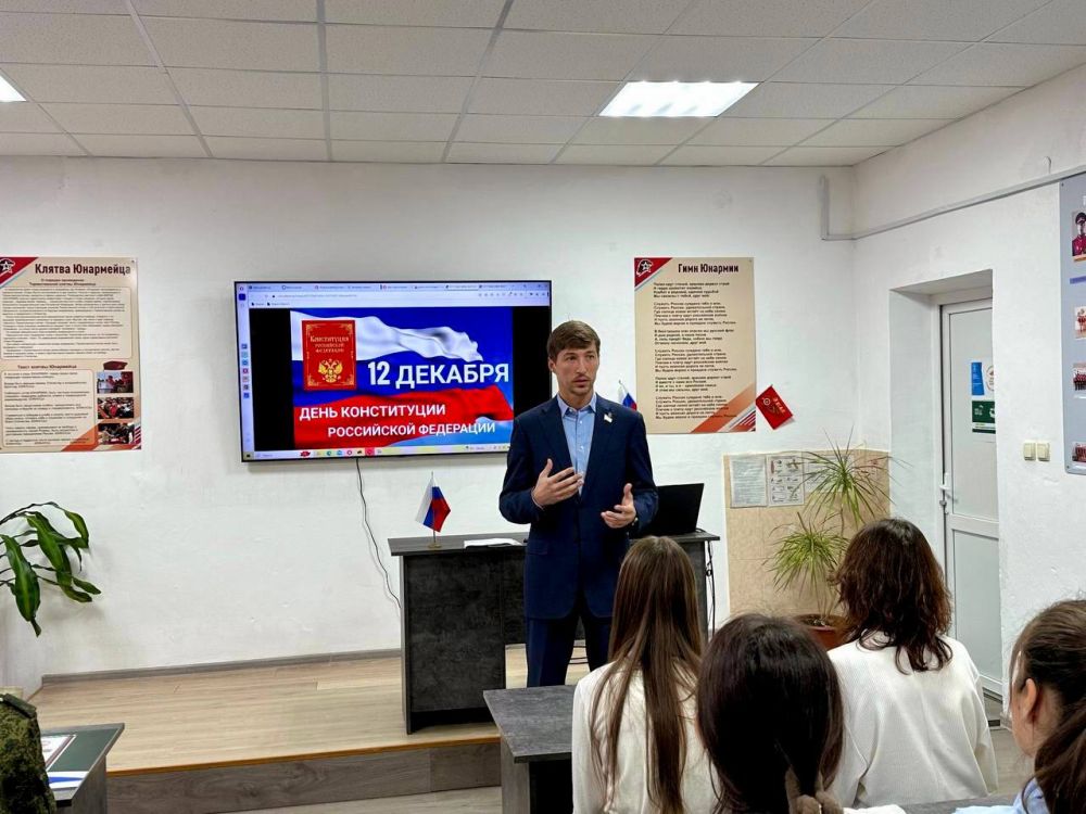 Иван Манучаров: Сегодня провёл парламентский урок в школе МБОУ «Нижнегорская СОШ 2», посвящённый Дню Конституции Российской Федерации Иван Манучаров: Сегодня провёл парламентский урок в школе МБОУ «Нижнегорская СОШ 2», посвящённый Дню Конституции Российской Федерации