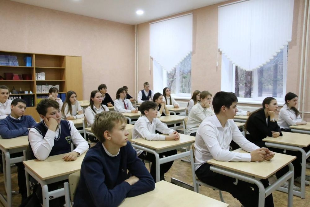 Встреча с учениками Научненкой школы в День Конституции Российской Федерации Встреча с учениками Научненкой школы в День Конституции Российской Федерации
