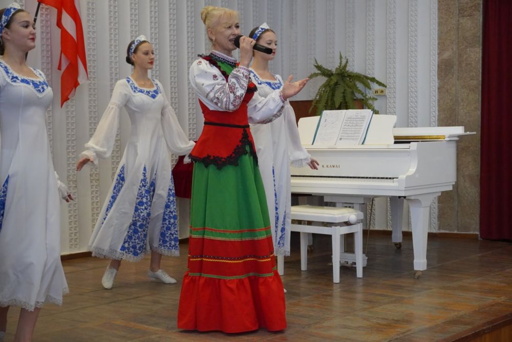 В Керчи состоялось торжественное собрание, посвященное Дню Конституции Российской Федерации В Керчи состоялось торжественное собрание, посвященное Дню Конституции Российской Федерации