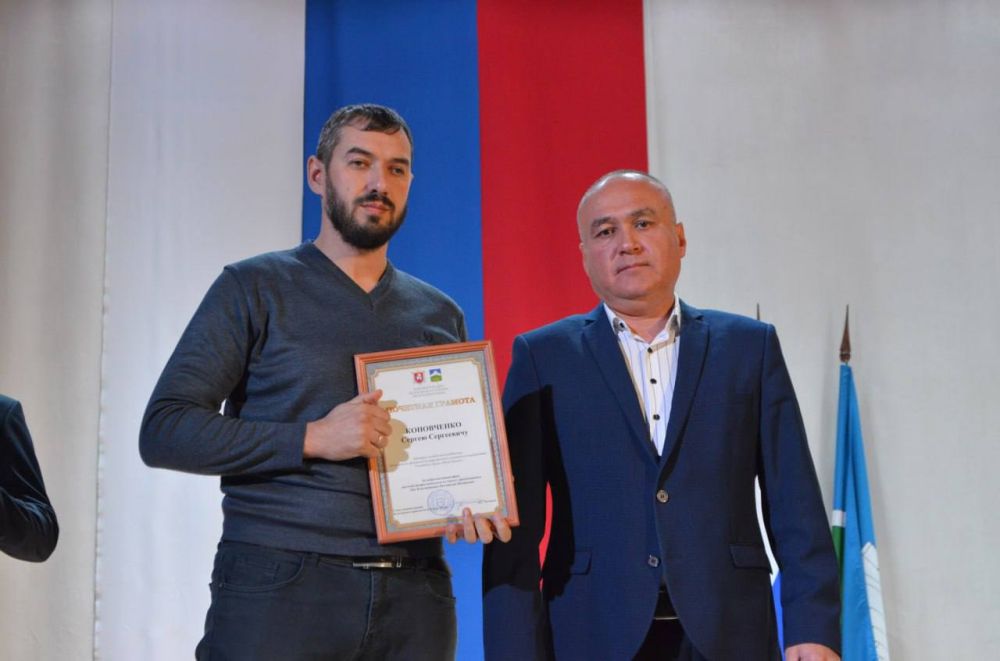 В Белогорском районном доме культуры прошёл торжественный концерт, посвященный Дню Конституции Российской Федерации В Белогорском районном доме культуры прошёл торжественный концерт, посвященный Дню Конституции Российской Федерации