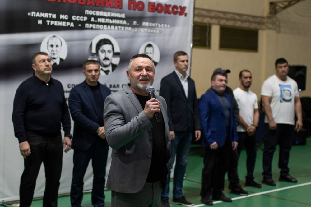 11 декабря в Симферополе состоялось открытие муниципальных соревнований по боксу в честь выдающихся тренеров 11 декабря в Симферополе состоялось открытие муниципальных соревнований по боксу в честь выдающихся тренеров