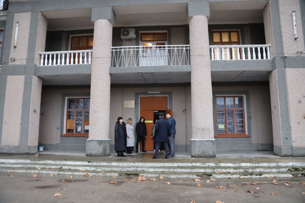 Юрий Гоцанюк: В Бахчисарайском районе осмотрел объекты культуры в селах Верхоречье, Голубинка, Куйбышево, Красный мак, Каштаны и Угловое, в которых планируется провести ремонтные работы, создав комфортные условий для занятий... Юрий Гоцанюк: В Бахчисарайском районе осмотрел объекты культуры в селах Верхоречье, Голубинка, Куйбышево, Красный мак, Каштаны и Угловое, в которых планируется провести ремонтные работы, создав комфортные условий для занятий...