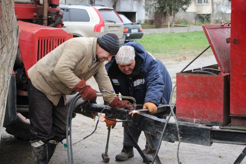 #жкх. В Керчи оперативно ликвидирована авария на трубах теплосети #жкх. В Керчи оперативно ликвидирована авария на трубах теплосети