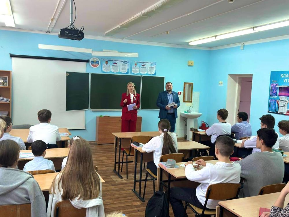 Анастасия Гридчина: Сегодня с большим удовольствием вместе с депутатом Симферопольского городского совета Сергеем Беликом правила парламентский урок для старшеклассников МБОУ «СОШ № 43» посвященный Дню Конституции... Анастасия Гридчина: Сегодня с большим удовольствием вместе с депутатом Симферопольского городского совета Сергеем Беликом правила парламентский урок для старшеклассников МБОУ «СОШ № 43» посвященный Дню Конституции...
