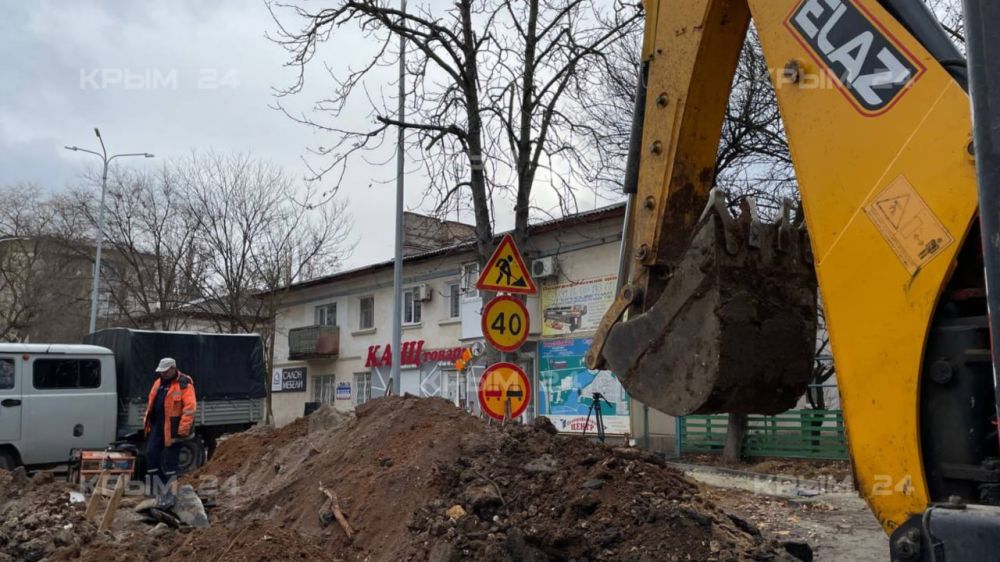 В Саках на улице Ленина меняют трубопровод В Саках на улице Ленина меняют трубопровод