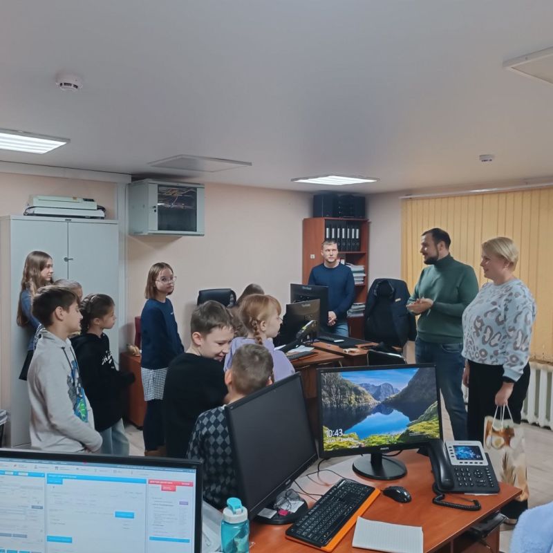 В гостях у службы 112!. Сотрудники ГКУ РК "Безопасный регион" провели Республиканский день открытых дверей для ребят из гимназии № 1 имени И. В. Курчатова и детишек сотрудников ведомства. Мероприятие прошло в рамках... В гостях у службы 112!. Сотрудники ГКУ РК "Безопасный регион" провели Республиканский день открытых дверей для ребят из гимназии № 1 имени И. В. Курчатова и детишек сотрудников ведомства. Мероприятие прошло в рамках...