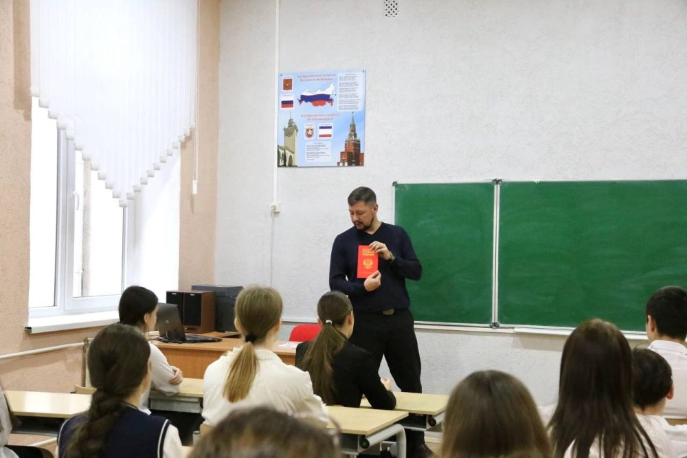 Встреча с учениками Научненкой школы в День Конституции Российской Федерации Встреча с учениками Научненкой школы в День Конституции Российской Федерации