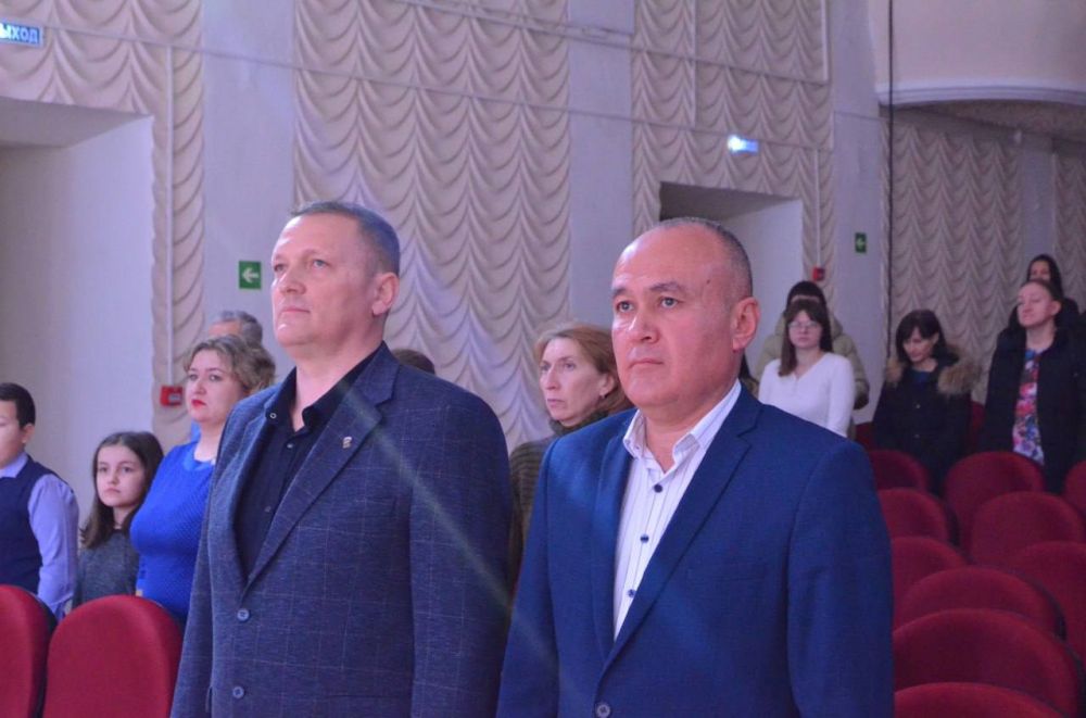 В Белогорском районном доме культуры прошёл торжественный концерт, посвященный Дню Конституции Российской Федерации В Белогорском районном доме культуры прошёл торжественный концерт, посвященный Дню Конституции Российской Федерации
