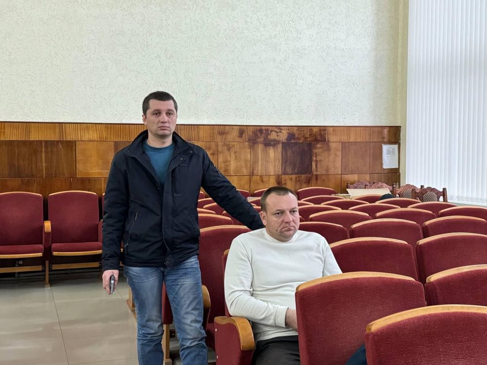 Глава администрации Черноморского района Александр Дудинов провел заседание комисиии по чрезвычайным ситуациям Глава администрации Черноморского района Александр Дудинов провел заседание комисиии по чрезвычайным ситуациям