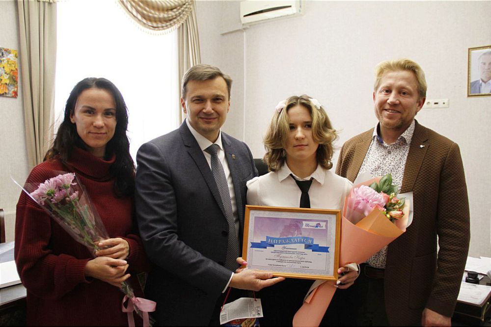 Константин Шимановский: Под патронатом Главы Республики Крым Сергея Валерьевича Аксёнова ежегодно проходит Конкурс на соискание Премии общественного признания «Преград нет»! В 2024 году он проводится в 11 раз. Константин Шимановский: Под патронатом Главы Республики Крым Сергея Валерьевича Аксёнова ежегодно проходит Конкурс на соискание Премии общественного признания «Преград нет»! В 2024 году он проводится в 11 раз.
