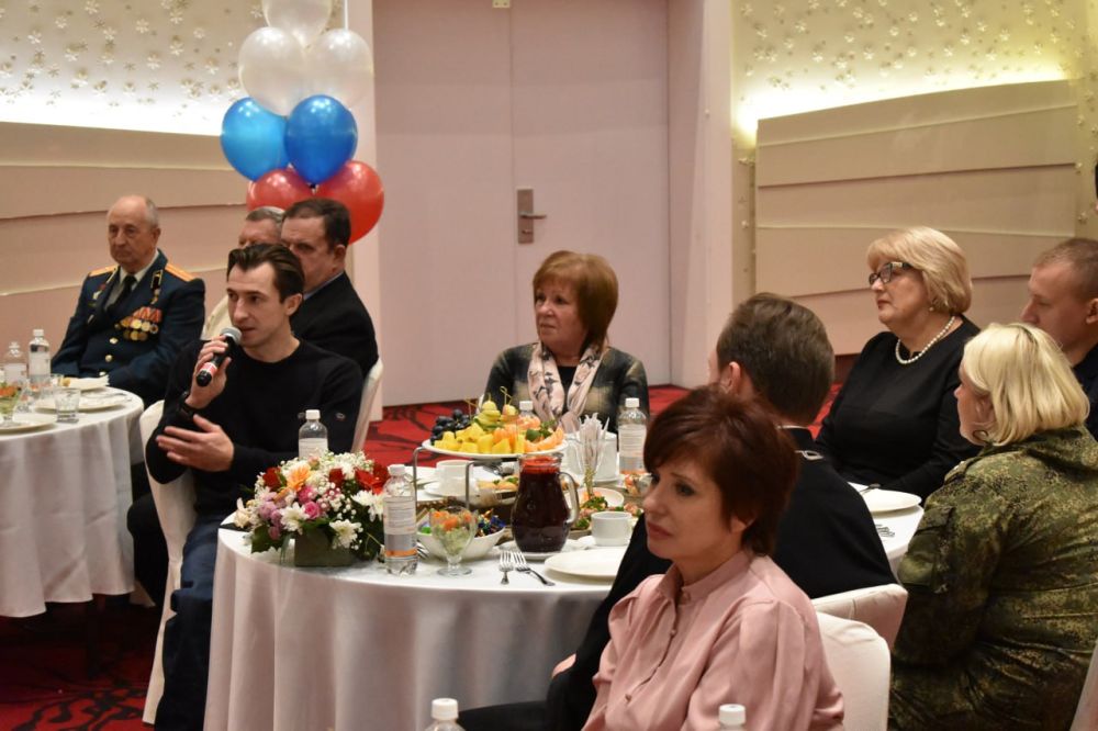 «Здравствуй, страна героев!» «Здравствуй, страна героев!»