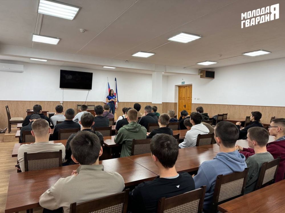 Молодогвардейцы Крыма провели мероприятия в честь празднования Дня Конституции Российской Федерации Молодогвардейцы Крыма провели мероприятия в честь празднования Дня Конституции Российской Федерации