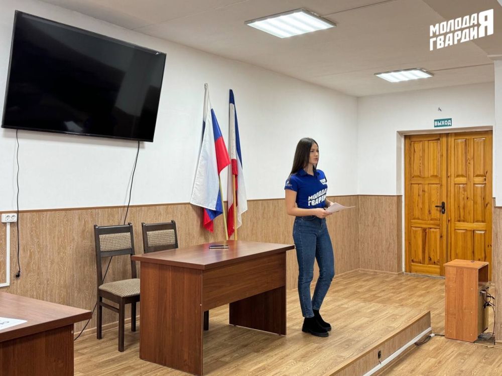 Молодогвардейцы Крыма провели мероприятия в честь празднования Дня Конституции Российской Федерации Молодогвардейцы Крыма провели мероприятия в честь празднования Дня Конституции Российской Федерации