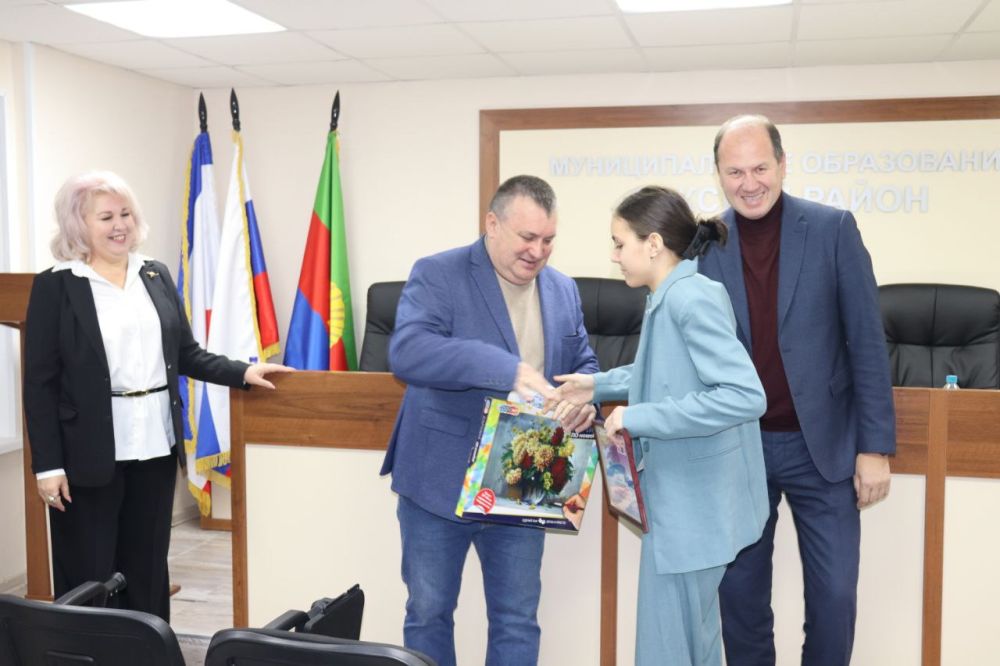 Владислав Хаджиев: Гордимся! Наградили дипломантов конкурса на соискание премии общественного признания "ПРЕГРАД НЕТ" Владислав Хаджиев: Гордимся! Наградили дипломантов конкурса на соискание премии общественного признания "ПРЕГРАД НЕТ"