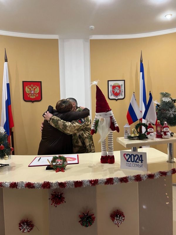 Красноперекопский районный отдел ЗАГС провел торжественную регистрацию заключения брака, посвящённую Дню Конституции Российской Федерации. Красноперекопский районный отдел ЗАГС провел торжественную регистрацию заключения брака, посвящённую Дню Конституции Российской Федерации.