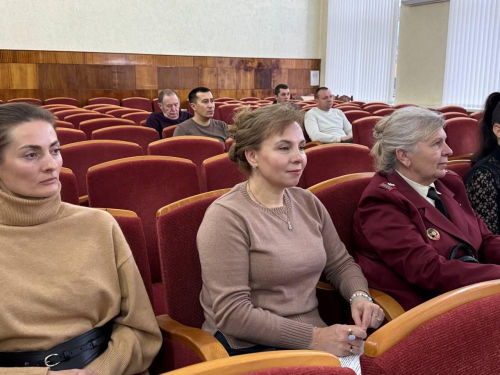 Глава администрации Черноморского района Александр Дудинов провел заседание комисиии по чрезвычайным ситуациям Глава администрации Черноморского района Александр Дудинов провел заседание комисиии по чрезвычайным ситуациям