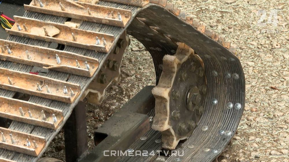 В гаспринском «Z-гараже» сконструировали универсальную платформу, которую можно использовать в зоне СВО В гаспринском «Z-гараже» сконструировали универсальную платформу, которую можно использовать в зоне СВО