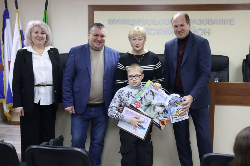 Владислав Хаджиев: Гордимся! Наградили дипломантов конкурса на соискание премии общественного признания "ПРЕГРАД НЕТ" Владислав Хаджиев: Гордимся! Наградили дипломантов конкурса на соискание премии общественного признания "ПРЕГРАД НЕТ"