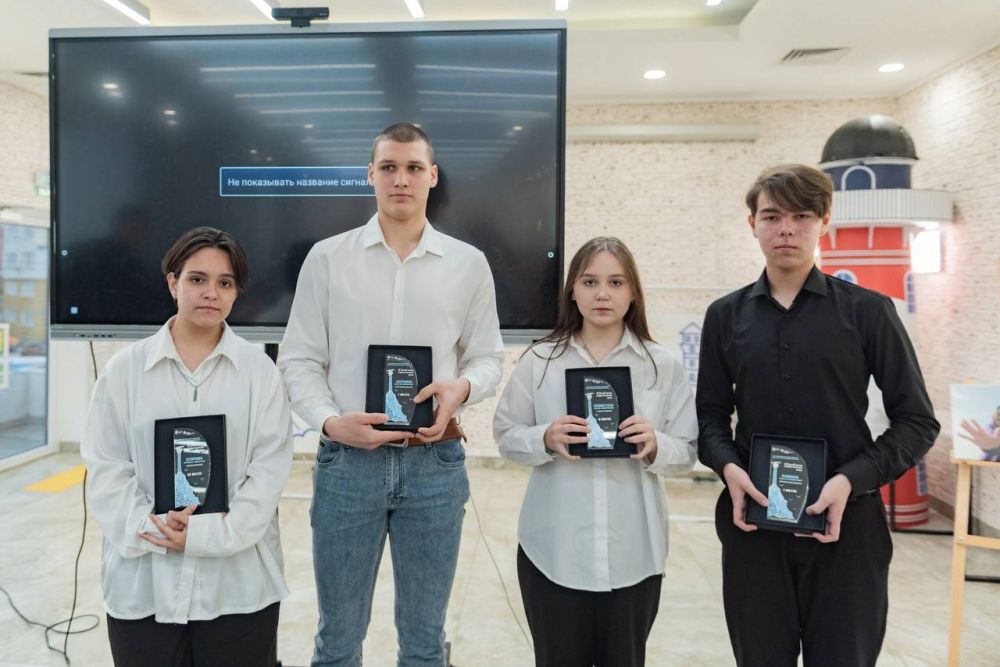 В Молодёжном центре состоялся Всероссийский молодёжный Медиатурнир в формате интеллектуальной игры «Что? Где? Когда?»: #10летМЫвместеСЕВАСТОПОЛЬ В Молодёжном центре состоялся Всероссийский молодёжный Медиатурнир в формате интеллектуальной игры «Что? Где? Когда?»: #10летМЫвместеСЕВАСТОПОЛЬ
