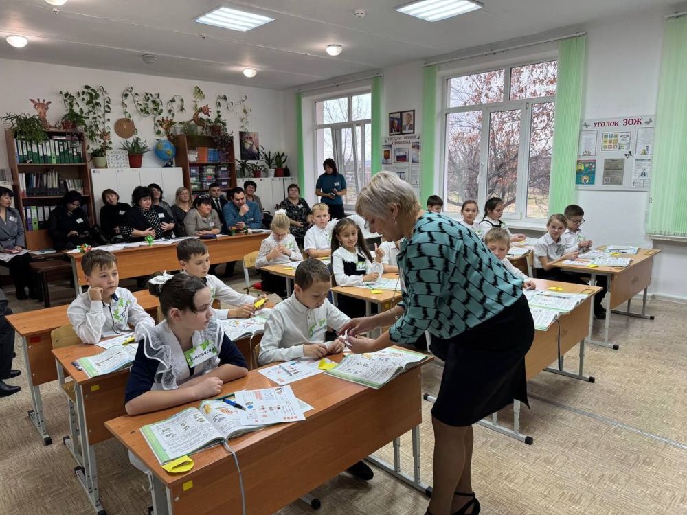 Владислав Хаджиев: Поздравляем Олега Денисовича и желаем достойно представить Сакский район на республиканском этапе конкурса «Учитель года России-2025»! Владислав Хаджиев: Поздравляем Олега Денисовича и желаем достойно представить Сакский район на республиканском этапе конкурса «Учитель года России-2025»!