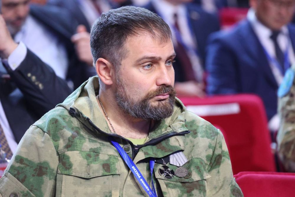 Михаил Развожаев: Председатель «Единой России» Дмитрий Анатольевич Медведев сегодня на партийном Съезде поручил партии безотлагательно включиться в работу по запуску программ в регионах, аналогичных «Времени героев» Михаил Развожаев: Председатель «Единой России» Дмитрий Анатольевич Медведев сегодня на партийном Съезде поручил партии безотлагательно включиться в работу по запуску программ в регионах, аналогичных «Времени героев»