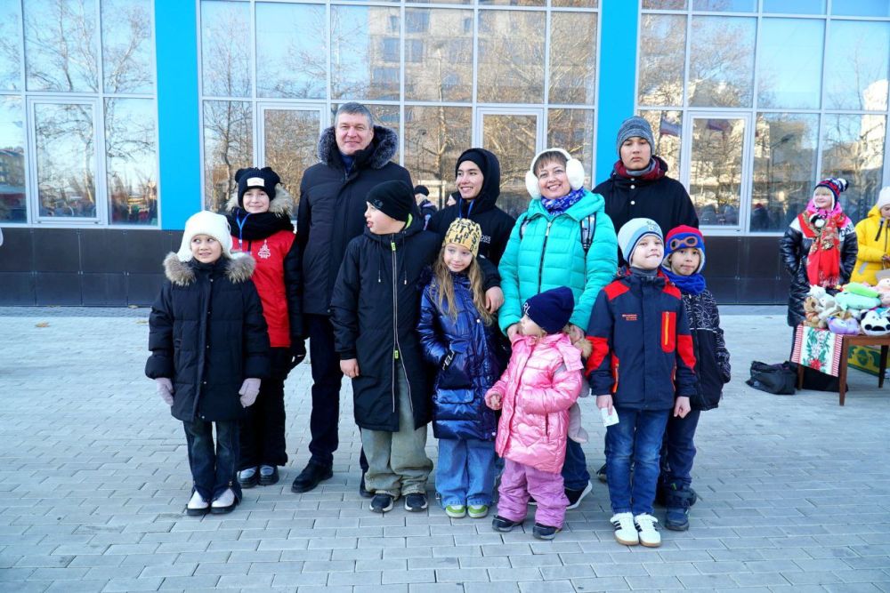 Александр Юрьев: Посетил патриотическую акцию «Наше», которая сегодня проходит возле Дворца спорта Александр Юрьев: Посетил патриотическую акцию «Наше», которая сегодня проходит возле Дворца спорта