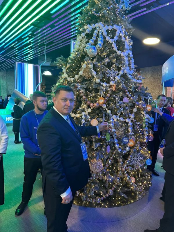 Юрий Нестеренко: С коллегами и единомышленниками начинаем работу в рамках XXII съезда "Единой России" в Национальном центре "Россия" Юрий Нестеренко: С коллегами и единомышленниками начинаем работу в рамках XXII съезда "Единой России" в Национальном центре "Россия"