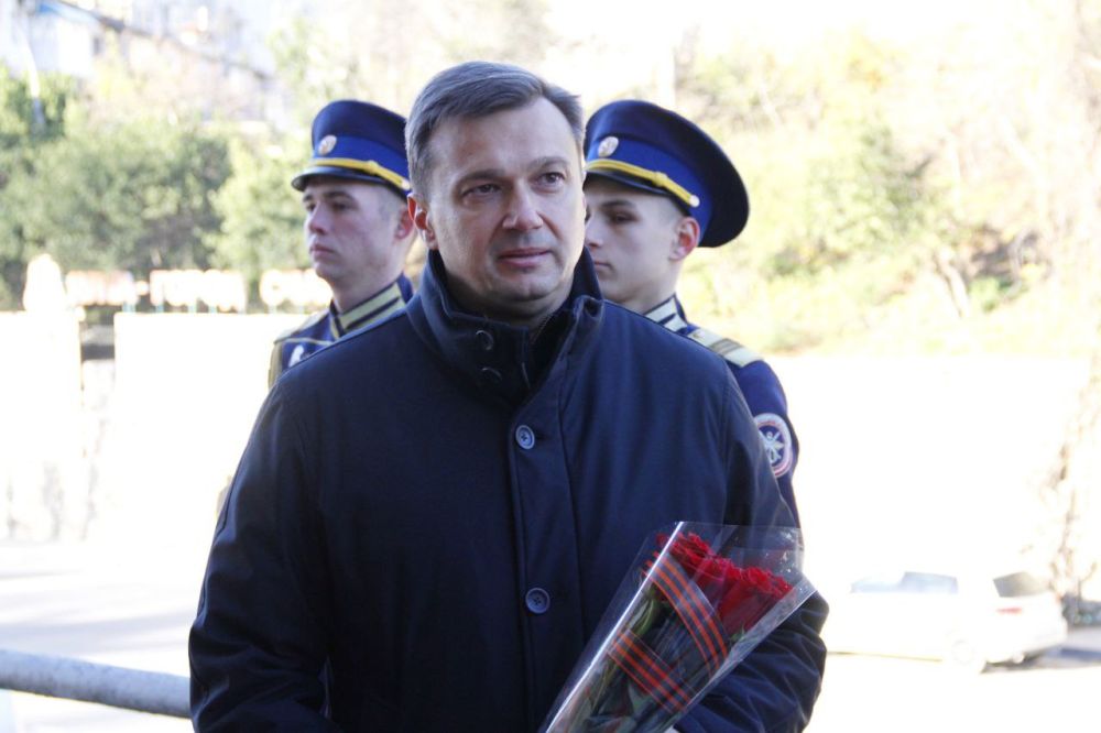 Константин Шимановский: Герои живы пока мы о них помним… В районе автовокзала открыт памятный билборд защитнику Родины, героически погибшему в ходе выполнения задач СВО, гвардии старшему матросу Вооруженных Сил Российской... Константин Шимановский: Герои живы пока мы о них помним… В районе автовокзала открыт памятный билборд защитнику Родины, героически погибшему в ходе выполнения задач СВО, гвардии старшему матросу Вооруженных Сил Российской...