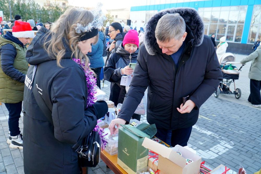 Александр Юрьев: Посетил патриотическую акцию «Наше», которая сегодня проходит возле Дворца спорта Александр Юрьев: Посетил патриотическую акцию «Наше», которая сегодня проходит возле Дворца спорта