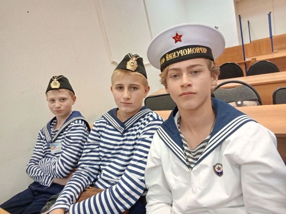 Александр Юрьев: Поздравляю учащихся 7-К класса школы №17, их педагогов и родителей с победой во всероссийском конкурсе видеоэкскурсий «Юный экскурсовод России»! Александр Юрьев: Поздравляю учащихся 7-К класса школы №17, их педагогов и родителей с победой во всероссийском конкурсе видеоэкскурсий «Юный экскурсовод России»!