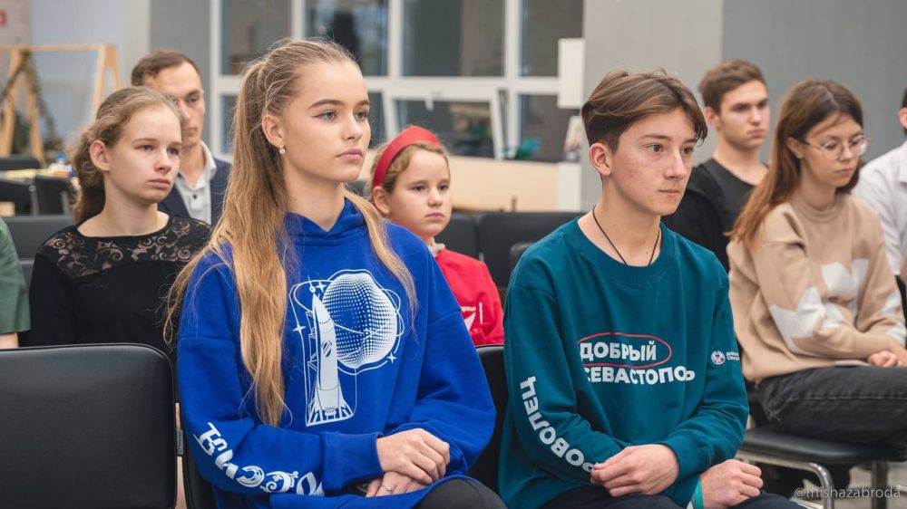 «Диалоги с Героями»: молодёжь Севастополя встретилась с Алексеем Владимировичем Сачко – ветераном СВО и лектором общества «Знание» «Диалоги с Героями»: молодёжь Севастополя встретилась с Алексеем Владимировичем Сачко – ветераном СВО и лектором общества «Знание»