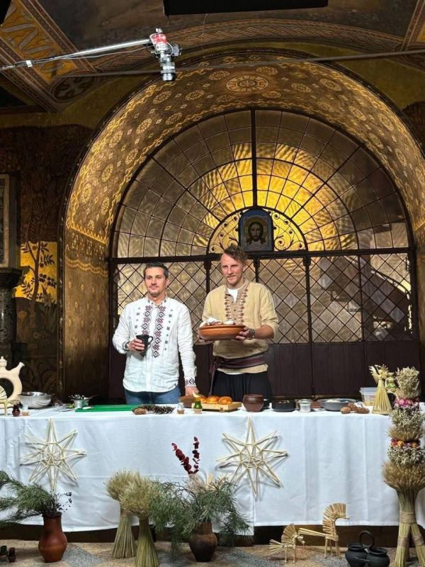 Сергей Мардан: Чубатая (чуб у него растёт прямо из мозга) обезьяна в вышиванке украинский шеф-повар Клопотеко записал свой мастер-класс в стенах Трапезной церкви Антония и Феодосия Печерских Киево-Печерской Лавры Сергей Мардан: Чубатая (чуб у него растёт прямо из мозга) обезьяна в вышиванке украинский шеф-повар Клопотеко записал свой мастер-класс в стенах Трапезной церкви Антония и Феодосия Печерских Киево-Печерской Лавры